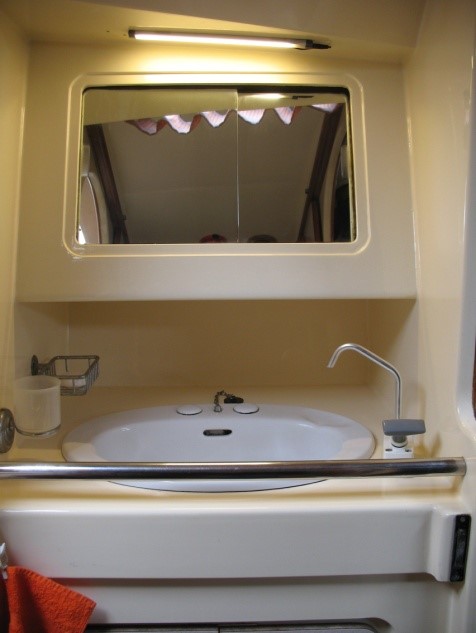 Wasgelegenheid en toiletkast